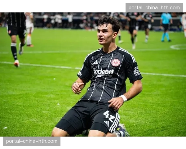 法兰克福已准备放走20岁中场乌尊，前提是收到满意报价